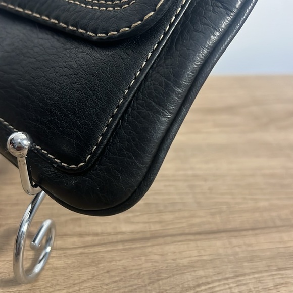 Coach, black leather wristlet - Picture 4 of 16